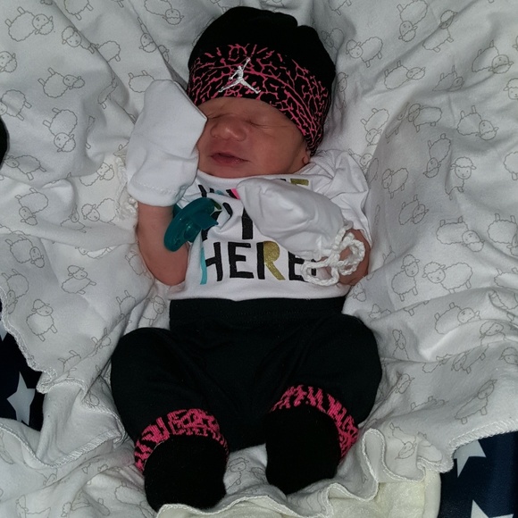 Jordan baby infant unisex hat and booties "socks" - Picture 2 of 3